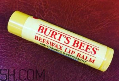 ​小蜜蜂水果味唇膏哪只好用？小蜜蜂水果味唇膏哪只好闻？