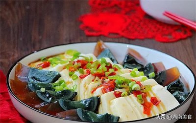 ​嫩豆腐怎么做？这样做，只要五分钟，嫩滑细腻，可口下饭，百吃不厌！