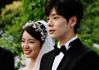 ​魏哲鸣老婆是谁(魏哲鸣校服到婚纱童话破灭)