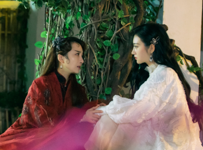 ​李沐宸整容后照片对比（李沐宸的颜值前后变化如何）