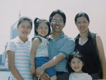 新东方俞敏洪老婆照片 携闺女移居加拿大