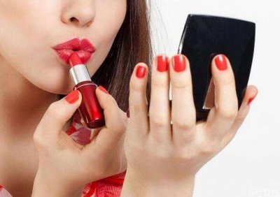 ​厚嘴唇适合打嘟嘟唇吗 厚嘴唇适合什么唇妆
