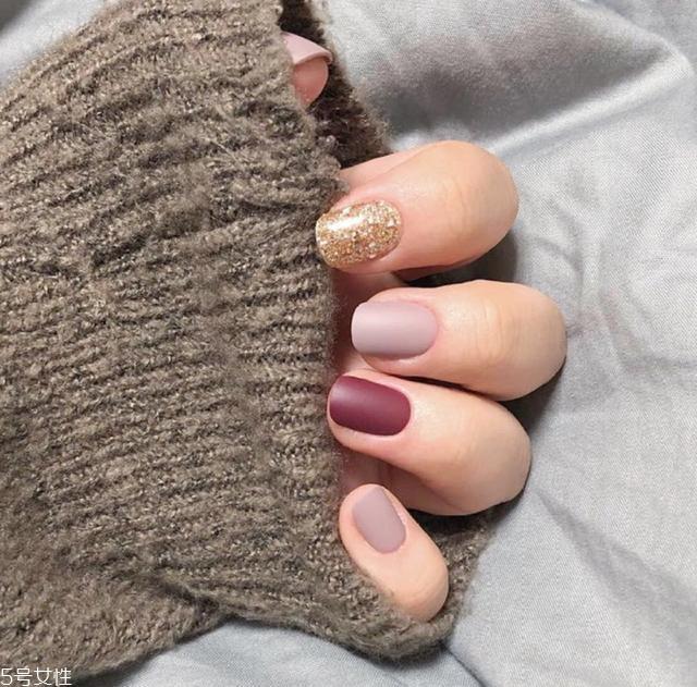 5种性感酒红美甲款式 最经典的显手白颜色 5种性感酒红美甲款式 最经典的显手白颜色