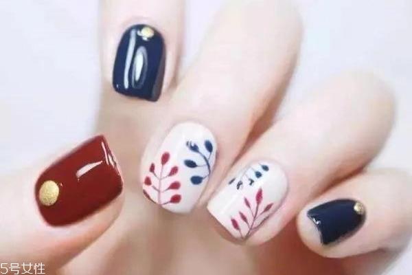 5种性感酒红美甲款式 最经典的显手白颜色 5种性感酒红美甲款式 最经典的显手白颜色