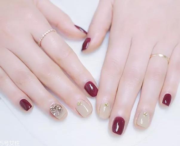 5种性感酒红美甲款式 最经典的显手白颜色 5种性感酒红美甲款式 最经典的显手白颜色