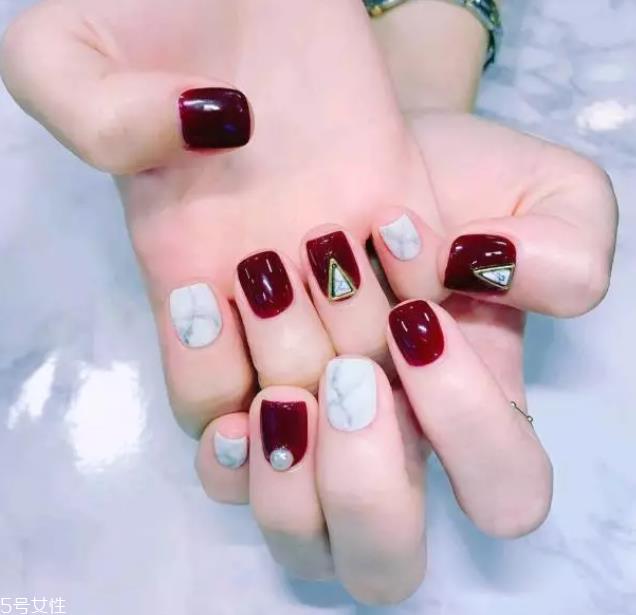 5种性感酒红美甲款式 最经典的显手白颜色 5种性感酒红美甲款式 最经典的显手白颜色