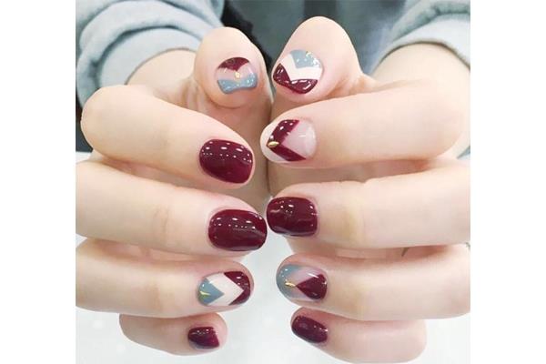 5种性感酒红美甲款式 最经典的显手白颜色 5种性感酒红美甲款式 最经典的显手白颜色