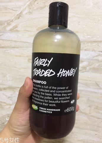 护发素用在洗发水前的好处 干性发质的护理方法 护发素用在洗发水前的好处 干性发质的护理方法