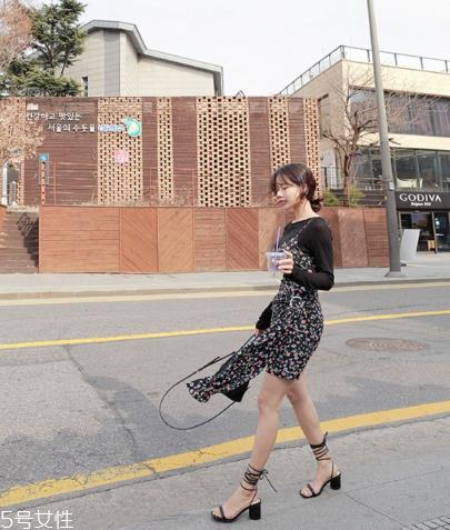 雪纺连衣裙配什么鞋子?雪纺连衣裙搭配鞋子图片 雪纺连衣裙配什么鞋子?雪纺连衣裙搭配鞋子图片