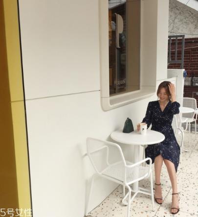 雪纺连衣裙配什么鞋子?雪纺连衣裙搭配鞋子图片 雪纺连衣裙配什么鞋子?雪纺连衣裙搭配鞋子图片