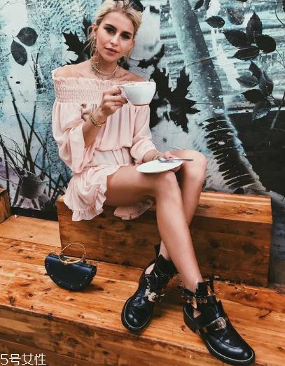 雪纺连衣裙配什么鞋子?雪纺连衣裙搭配鞋子图片 雪纺连衣裙配什么鞋子?雪纺连衣裙搭配鞋子图片