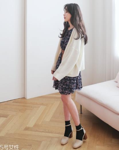 雪纺连衣裙配什么鞋子?雪纺连衣裙搭配鞋子图片 雪纺连衣裙配什么鞋子?雪纺连衣裙搭配鞋子图片