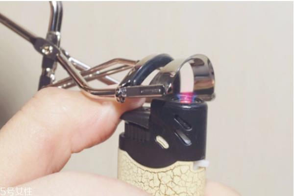 刷睫毛膏有什么坏处 经常涂睫毛膏的危害 刷睫毛膏有什么坏处 经常涂睫毛膏的危害