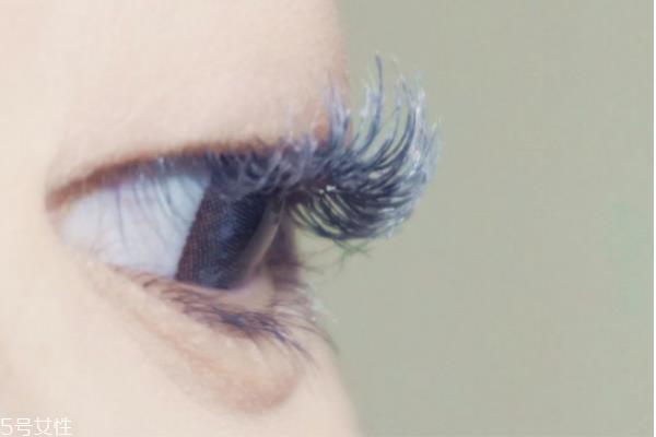 刷睫毛膏有什么坏处 经常涂睫毛膏的危害 刷睫毛膏有什么坏处 经常涂睫毛膏的危害