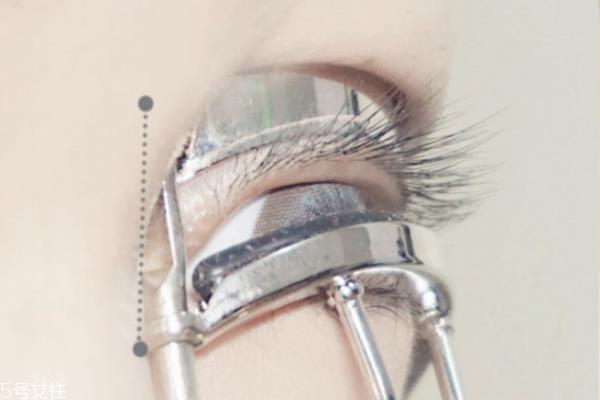 刷睫毛膏有什么坏处 经常涂睫毛膏的危害 刷睫毛膏有什么坏处 经常涂睫毛膏的危害
