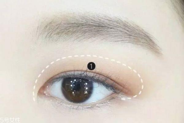 深棕色眼妆怎么画 眼妆的画法步骤教程