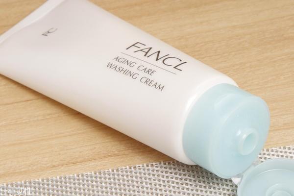 泡沫洁面乳哪个牌子好 热门泡沫洁面乳盘点 泡沫洁面乳哪个牌子好 热门泡沫洁面乳盘点