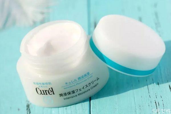 面霜为什么油腻 保湿不油腻的面霜推荐 面霜为什么油腻 保湿不油腻的面霜推荐