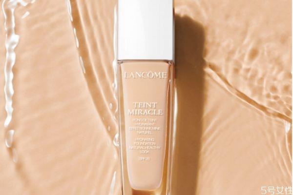 如何才能将粉底卸得干净 怎么辨别水性粉底 如何才能将粉底卸得干净 怎么辨别水性粉底