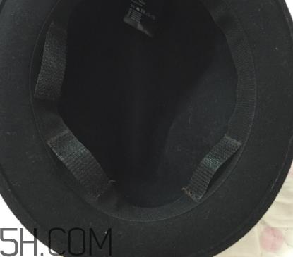 贝雷帽怎么戴不容易掉?三种方法技巧 贝雷帽怎么戴不容易掉?三种方法技巧