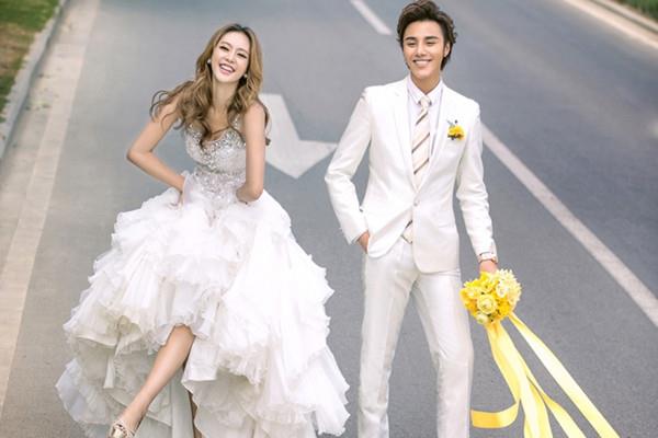 手臂粗适合穿什么婚纱 手臂粗选什么样的婚纱 手臂粗适合穿什么婚纱 手臂粗选什么样的婚纱