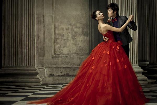 手臂粗适合穿什么婚纱 手臂粗选什么样的婚纱 手臂粗适合穿什么婚纱 手臂粗选什么样的婚纱