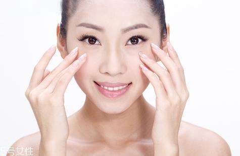 涂了眼霜眼睛周围刺痛怎么回事 擦眼霜眼睛周围刺痛 涂了眼霜眼睛周围刺痛怎么回事 擦眼霜眼睛周围刺痛