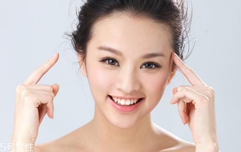 涂了眼霜眼睛周围刺痛怎么回事 擦眼霜眼睛周围刺痛 涂了眼霜眼睛周围刺痛怎么回事 擦眼霜眼睛周围刺痛