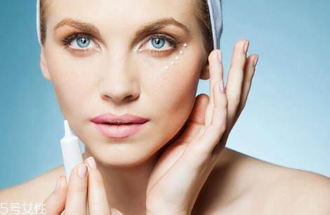 涂了眼霜眼睛周围刺痛怎么回事 擦眼霜眼睛周围刺痛 涂了眼霜眼睛周围刺痛怎么回事 擦眼霜眼睛周围刺痛