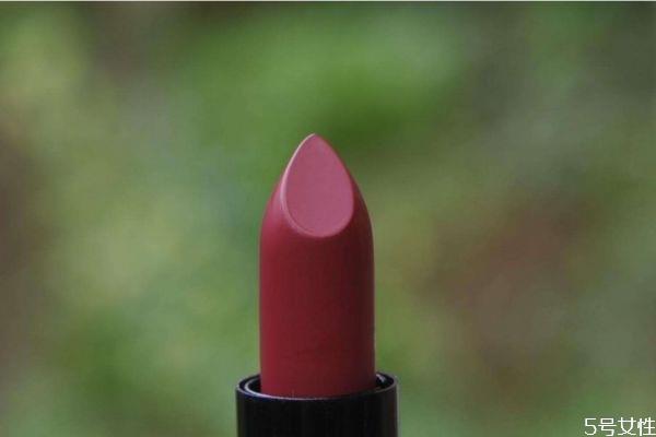 怎样涂哑光口红不干 如何正确涂哑光口红 怎样涂哑光口红不干 如何正确涂哑光口红
