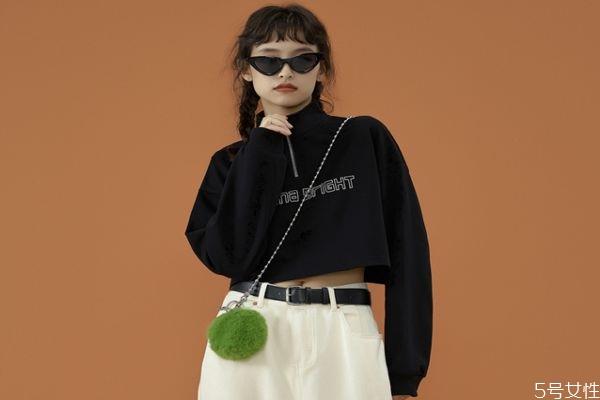 黑色衣服掉浮毛身上都是怎么办 黑色衣服发白怎么恢复 黑色衣服掉浮毛身上都是怎么办 黑色衣服发白怎么恢复