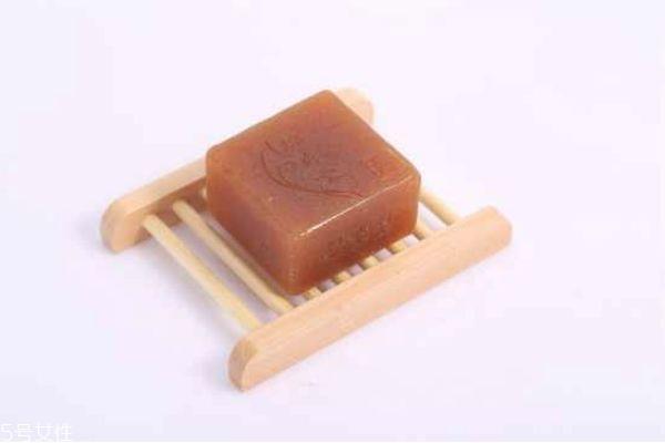 海盐皂洗脸的正确用法 海盐皂洗脸的危害 海盐皂洗脸的正确用法 海盐皂洗脸的危害