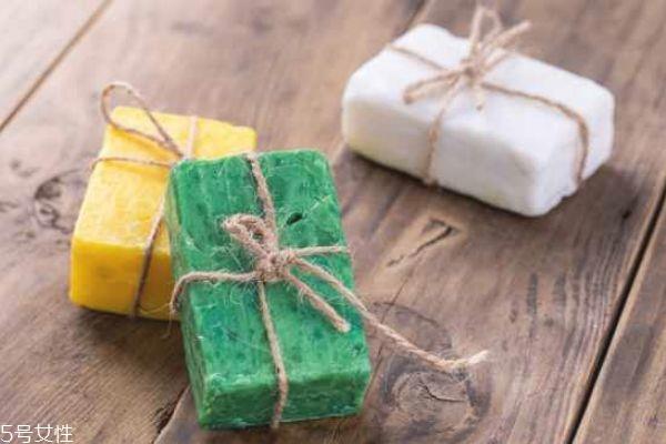 海盐皂洗脸的正确用法 海盐皂洗脸的危害 海盐皂洗脸的正确用法 海盐皂洗脸的危害