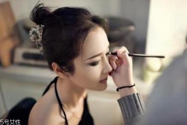 新手化妆需要注意什么 4个过量比素颜更丑 新手化妆需要注意什么 4个过量比素颜更丑