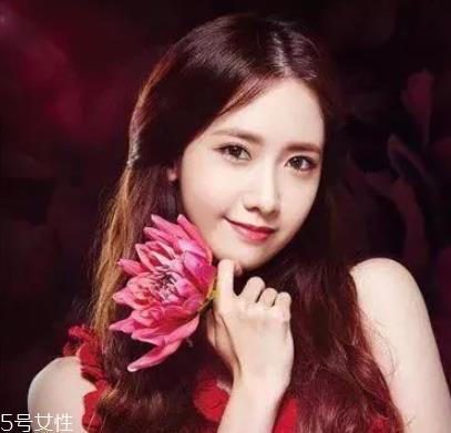 葡萄串发型怎么扎 葡萄串马尾发型图解 葡萄串发型怎么扎 葡萄串马尾发型图解