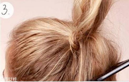 葡萄串发型怎么扎 葡萄串马尾发型图解 葡萄串发型怎么扎 葡萄串马尾发型图解