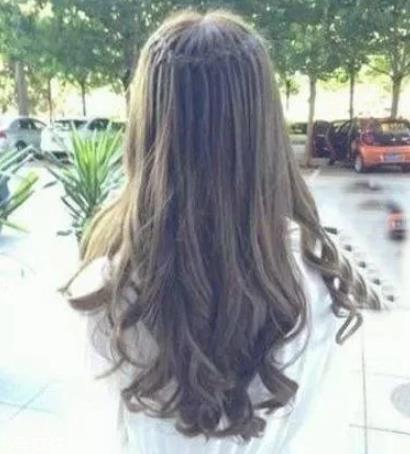 葡萄串发型怎么扎 葡萄串马尾发型图解 葡萄串发型怎么扎 葡萄串马尾发型图解