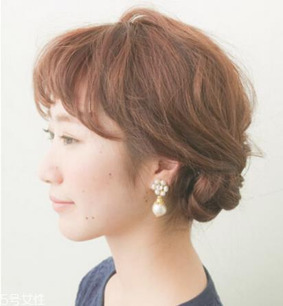 葡萄串发型怎么扎 葡萄串马尾发型图解 葡萄串发型怎么扎 葡萄串马尾发型图解