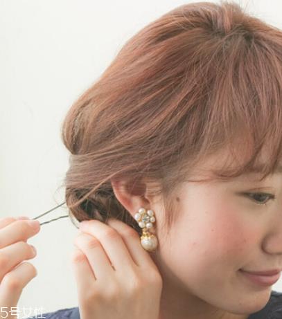 葡萄串发型怎么扎 葡萄串马尾发型图解 葡萄串发型怎么扎 葡萄串马尾发型图解