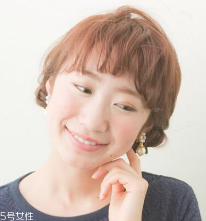 葡萄串发型怎么扎 葡萄串马尾发型图解 葡萄串发型怎么扎 葡萄串马尾发型图解