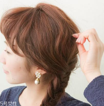 葡萄串发型怎么扎 葡萄串马尾发型图解 葡萄串发型怎么扎 葡萄串马尾发型图解