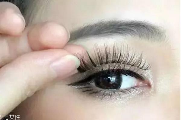 怎么画睫毛好看 涂睫毛膏的技巧