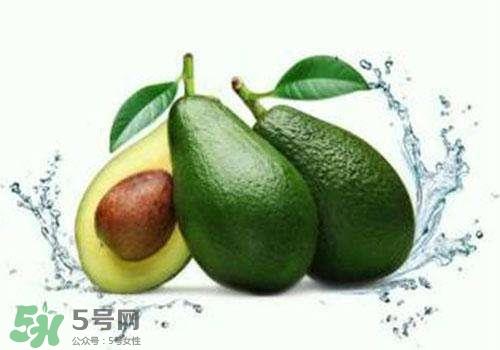 牛油果切开黑了能吃吗？牛油果为什么会有黑点？