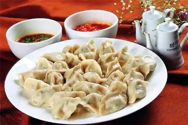 饺子冷水煮还是热水煮 饺子下锅要不要搅动