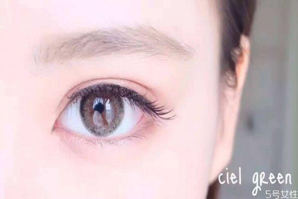 戴美瞳老是眨眼怎么办 第一次戴美瞳戴多久 戴美瞳老是眨眼怎么办 第一次戴美瞳戴多久