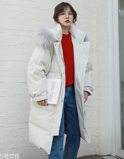 大红色毛衣配什么颜色好看?色彩搭配很重要 大红色毛衣配什么颜色好看?色彩搭配很重要