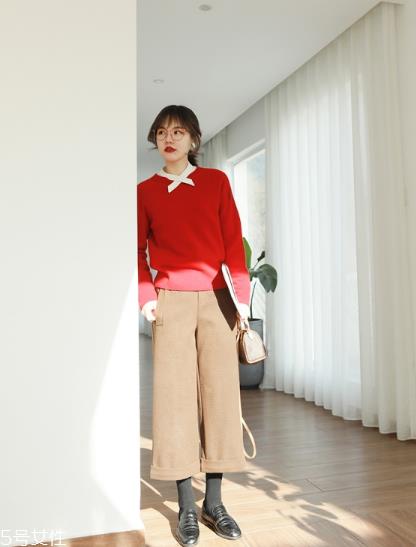 大红色毛衣配什么颜色好看?色彩搭配很重要 大红色毛衣配什么颜色好看?色彩搭配很重要