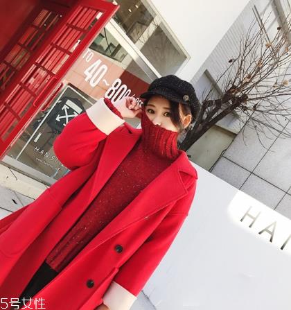 大红色毛衣配什么颜色好看?色彩搭配很重要 大红色毛衣配什么颜色好看?色彩搭配很重要