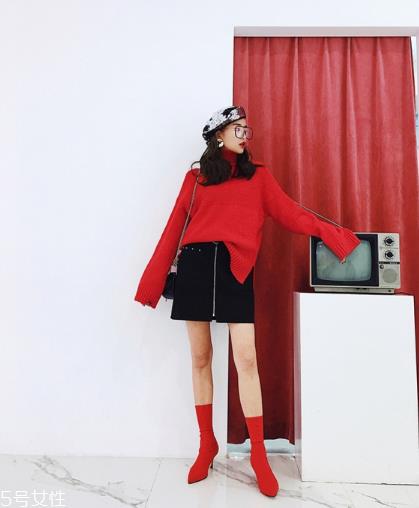 大红色毛衣配什么颜色好看?色彩搭配很重要 大红色毛衣配什么颜色好看?色彩搭配很重要