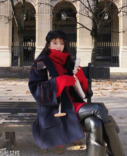 大红色毛衣配什么颜色好看?色彩搭配很重要 大红色毛衣配什么颜色好看?色彩搭配很重要